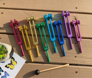 Juego de diapasones de chakra Sunshine, diapasones de chakra curativos con martillo pesado, de colores + estuche. - Product Image 3