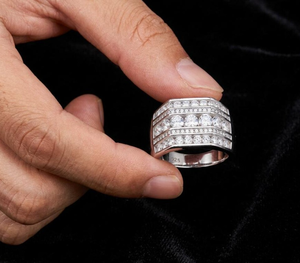 Anillo de Moissanita para Hombre, Estilo Hip Hop, Ancho, Geométrico, Tipo Cóctel, con Corte Brillante Redondo y Engaste de Bisel, Plata de Lujo - Product Image 4