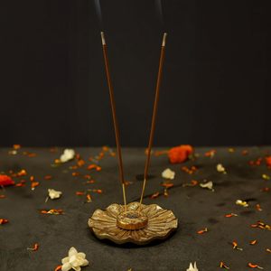 Porte-encens en laiton artisanal en forme de lotus, brûleur d'encens décoratif en forme de feuille pour la maison, le temple, la méditation et la décoration spirituelle - Product Image 5