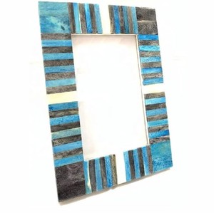 Cadre photo rectangulaire artisanal Bela en os incrusté, gravé au laser, motif rayures grises, design moderne et minimaliste, décoration de table pour la maison - Product Image 5