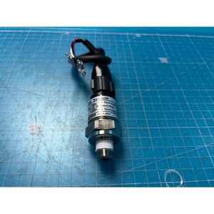 Transmetteur de pression numérique VALCOM SSR2-1000HPA-NLL-6/DNS3, utilisé comme pièce détachée d'équipement semi-conducteur d'occasion - Product Image 1