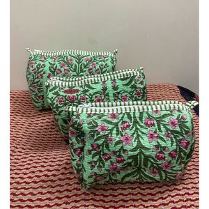 Juego de Tres Bolsas de Maquillaje Acolchadas de Algodón con Estampado Floral, Estilo Bohemio, con Cierre de Cremallera para Uso Diario - Product Image 6