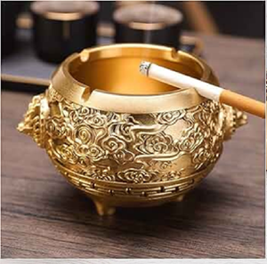 Cendrier sphérique antique en bronze à couvercle rabattable avec gravures de roses, disponible à prix de gros. - Product Image 4