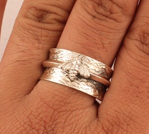 Anillo Apilable Minimalista de Plata de Ley 925 con Diseño de Abeja y Panal de Miel Inspirado en la Naturaleza para Mujer, Joyería 2026 al por Mayor - Product Image 3