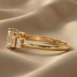 แหวนเพชรทรงเอเมอรัลด์คัท ผลิตในห้องปฏิบัติการ ชุบทอง 14K ดีไซน์หรูหรา ของขวัญพิเศษสำหรับวันเกิดผู้หญิง ความใสระดับ VVS-VS ขายส่งเพื่อการส่งออก - Product Image 4