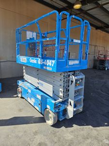 รถยกกรรไกรไฟฟ้า Genie GS4047 คุณภาพสูง รุ่นใหม่ ยกสูง 10 เมตร รับน้ำหนัก 1000 กิโลกรัม โครงสร้างอลูมิเนียม ใช้แบตเตอรี่ เหมาะสำหรับงานฟาร์ม ขายส่ง - Product Image 1