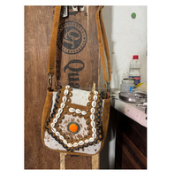 Tas kurir wanita kulit sapi, tas kurir desainer gaya Bohemian India elegan, tas bahu manik-manik kulit buatan tangan dengan pinggiran