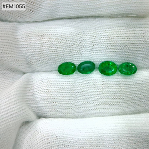 Ensemble de 4 émeraudes ovales zambiennes de 2,92 ct, pierres précieuses vertes de qualité supérieure, clarté excellente, idéales pour les ensembles de bijoux - Product Image 1