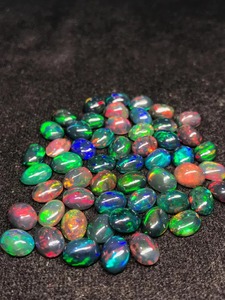 Mehrajudin Gems Opale naturelle éthiopienne cabochon taille ovale 8x6mm, gemme à jeu de couleurs et effet feu pour la fabrication de bijoux - Product Image 3