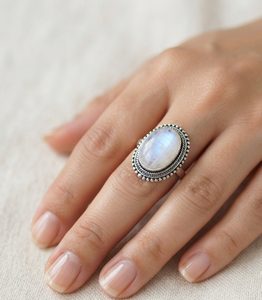 Anillo Unisex de Plata de Ley con Baño de Oro/Oro Rosa, Estilo Boho, con Piedra Lunar Arcoíris Natural Ovalada Engastada en Bisel - Product Image 2