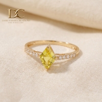 Bague de fiançailles de luxe en or jaune massif 14 carats scintillante avec saphir jaune de laboratoire en forme de cerf-volant et diamant de laboratoire