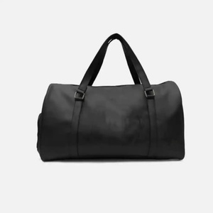 Bolsa de Viaje de Fin de Semana de Cuero de Grano Completo de Lujo con Amplio Compartimento Principal, Cierre de Cremallera y Asas Suaves - Product Image 1