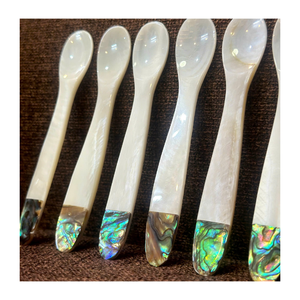 Cuillère en coquillage naturel avec nacre, faite à la main, vaisselle écologique, ustensile de table décoratif pour la maison et les restaurants - Product Image 1