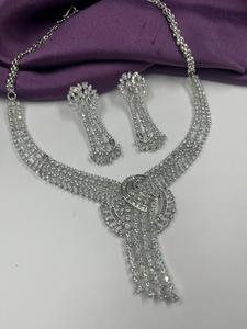 Conjunto de Joyería de Collar y Aretes de Circonia Cúbica para Mujer |   Juego de Regalo de Aniversario de Moda India Hecho a Mano con Aleación de Rodio - Product Image 2