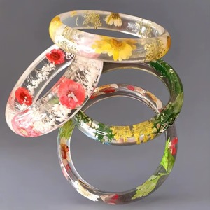 Brazalete de Resina con Diseño Floral Redondo, Joyería Artística Hecha a Mano con Resina Epoxi, Patrón Floral Prensado Real - Product Image 3