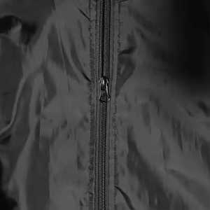 Chaqueta cortavientos impermeable de lona larga y delgada para hombre, diseño personalizado al por mayor, con cremallera, para senderismo y actividades al aire libre. - Product Image 4