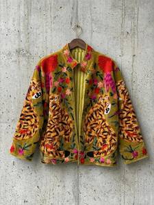 Veste en velours brodée à la main, motif tigre, manches longues, col rabattu, manteau de printemps pour femme, vestes Suzani en gros à vendre - Product Image 4