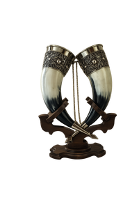 Ensemble de cornes à boire vikings faites à la main avec support en bois, mug en corne médiévale pour cadeau de mariage et d'anniversaire, personnalisé, style nordique - Product Image 1