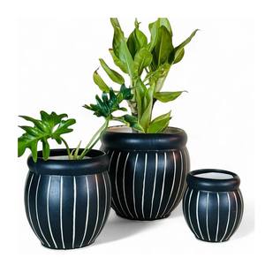 Maceta de Cerámica Esmaltada a Rayas con Bandeja de Drenaje, Acabado Duradero, Elegante Decoración para Interiores, Hogar y Jardín - Product Image 3