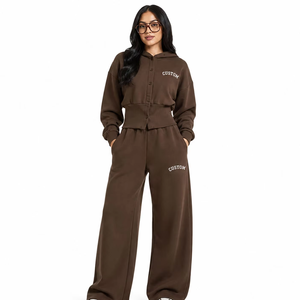 Ensemble de survêtement marron personnalisé OEM pour femme, sweat à capuche boutonné et pantalon de jogging à jambes larges, en molleton épais, deux pièces - Product Image 1