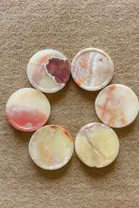 แผ่นรองแก้วหินอ่อนโรสโซ เลวันโต ขนาด 4 นิ้ว งานฝีมือจากหินธรรมชาติ สำหรับตกแต่งโต๊ะ - Product Image 3