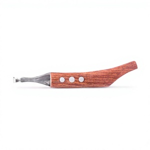 Cuchara para Cascos de Caballo de Acero Inoxidable Ligera con Mango de Madera para el Cuidado de Herraduras - Uso Veterinario - Product Image 1