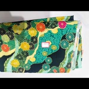 Une belle gamme d'impressions numériques colorées, nettes et magnifiques sur tissu en coton tissé, largeur 44 pouces, prêtes pour une expédition immédiate. - Product Image 6