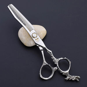 Juego de tijeras profesionales para cortar y entresacar cabello de acero inoxidable de alta calidad – Peluquería de lujo para uso en salón - Product Image 4