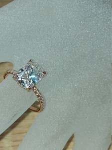 แหวนเพชรทรงคุชชั่นทองคำโรสโกลด์ 18KT |   ตัวเรือนแบบ Pave Shoulder Band Prong Setting |   เคลือบโรเดียมได้รับการรับรองจาก IGI |   วีวีเอส ไอซ์ไวท์ | - Product Image 6