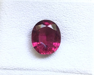 Piedra Preciosa Suelta Calibrada de Rubelita Rosa Natural de 21.50 Quilates, Corte Ovalado, para la Elaboración de Joyería Fina - Product Image 1