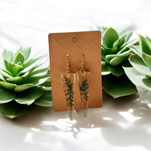Pendientes Minimalistas Botánicos de Helecho Prensado en Resina con Marco Dorado, Inspirados en el Bosque, Artesanía en Resina - Product Image 5