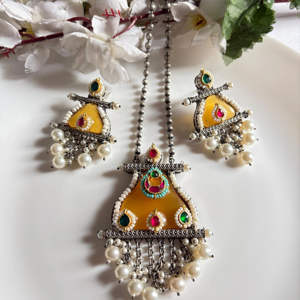 Collar largo elegante de Kundan Fusion de alta demanda con pendientes a juego disponible a un precio competitivo - Product Image 6