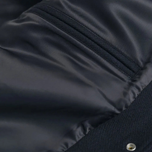 Veste universitaire unisexe vintage personnalisée en molleton noir et or vieilli, brodée, à bouton unique, pour l'hiver, design haut de gamme et dernière tendance - Product Image 6