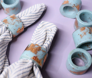 Anneaux de serviette en résine multicolores écologiques, élégants pour la décoration de table, décoration de fête, anneau de serviette en résine rouge - Product Image 6