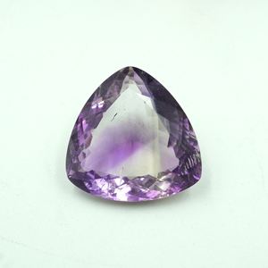 Piedra Preciosa de Amatista Natural en Forma de Triángulo de 22.30 Quilates - Product Image 3