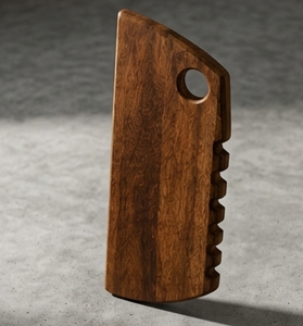Planche à découper en bois de manguier en forme d'axe, finition noyer, bloc de découpe décoratif pour aliments, plateau de service pour fromages et charcuteries - Product Image 4