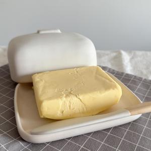 Recipiente Minimalista para Mantequilla con Tapa Plana y Espátula a Juego, Acabado Liso, Moderno Contenedor de Mantequilla para la Cocina - Product Image 6