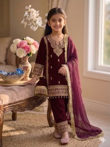 Ensemble ethnique en soie de qualité supérieure pour filles |   Kurti brodé avec palazzo et dupatta |   Tenue pour enfants pour fêtes et mariages - Product Image 3