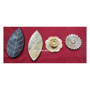 Incienso de Piedra de Savia Natural con Aspecto Hermoso, Forma Redonda, Tallado a Mano con Diseño de Hojas, para Decoración de Templos, en Agarbatti - Product Image 3