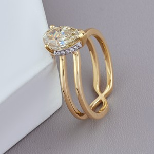 Bague de fiançailles en or 9 carats avec diamant jaune de laboratoire taille poire certifié IGI - Product Image 3