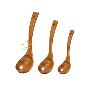 Louche en bois artisanale en gros – Outil de cuisine naturel pour la restauration - Product Image 1