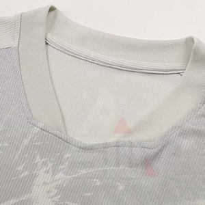 Nueva Camiseta de Fútbol de Invierno Estilo Sólido para Entrenamiento, con Logotipo Personalizado, Hecha en Pakistán, 100% Poliéster, Secado Rápido, Transpirable, Manga Corta - Product Image 5