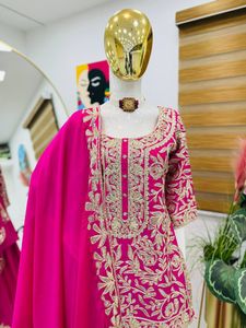 Ensemble élégant de haut de fête, sharara et dupatta, en soie chinon lourde, avec pantalon palazzo tendance pour tenue de fête et de cérémonie - Product Image 5