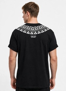 ONETEN APPAREL Camiseta negra de manga corta para hombre con cuello redondo y patrón geométrico de clave griega blanca - Product Image 3