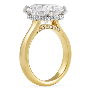 Bague solitaire large en or jaune avec diamant de laboratoire taille coussin de 5,10 carats pour femme, design élégant et classique pour fiançailles - Product Image 2