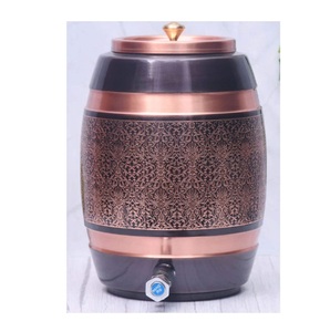 Distributeur d'eau classique en cuivre avec grande capacité, corps robuste et robinet pratique pour le service et le stockage à domicile - Product Image 1