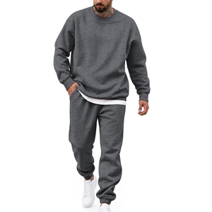 Ensemble de survêtement deux pièces personnalisé pour homme en polyester et élasthanne Dry Fit, idéal pour l'entraînement et le sport - Product Image 3