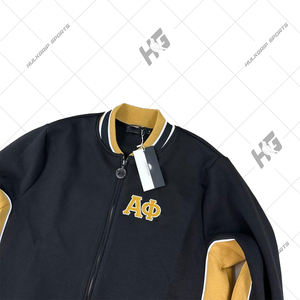 Chaqueta de Abrigo Personalizable Alppha Phi para Fraternidad/Sororidad, Negra y Dorada, de Lana, 100% Algodón, Impermeable, Resistente al Viento, de Nailon - Product Image 4