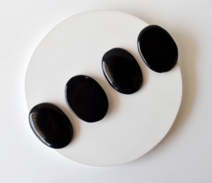 Piedras Planas Pulimentadas de Obsidiana Negra de Alta Calidad al por Mayor para Feng Shui, Meditación, Arte Ecológico Coleccionable y Decoración del Hogar - Product Image 1