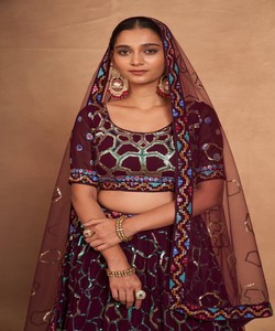 Lehenga Choli de créateur avec broderie et sequins, couleur vin 80130, pour mariage. - Product Image 3